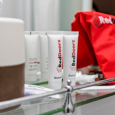 Reddoorz Plus @ Pham Ngu Lao 2 ホーチミン市 エクステリア 写真