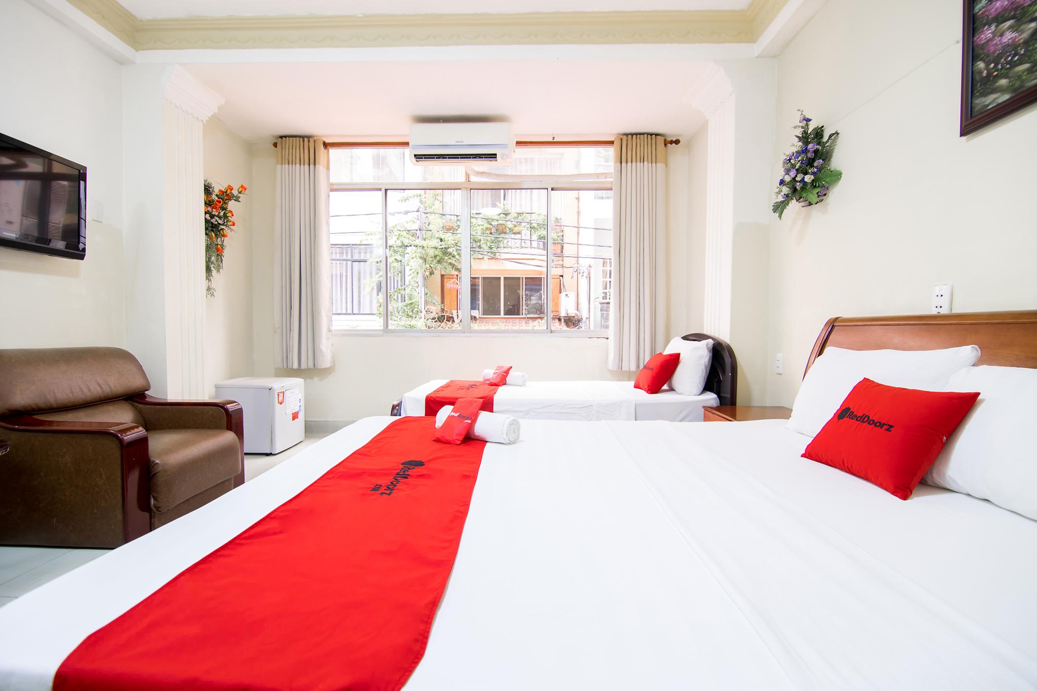 Reddoorz Plus @ Pham Ngu Lao 2 ホーチミン市 エクステリア 写真