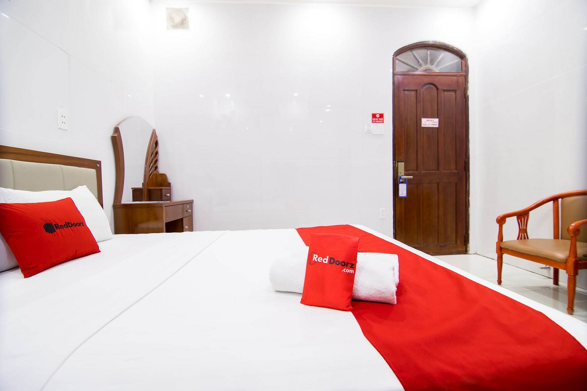 Reddoorz Plus @ Pham Ngu Lao 2 ホーチミン市 エクステリア 写真